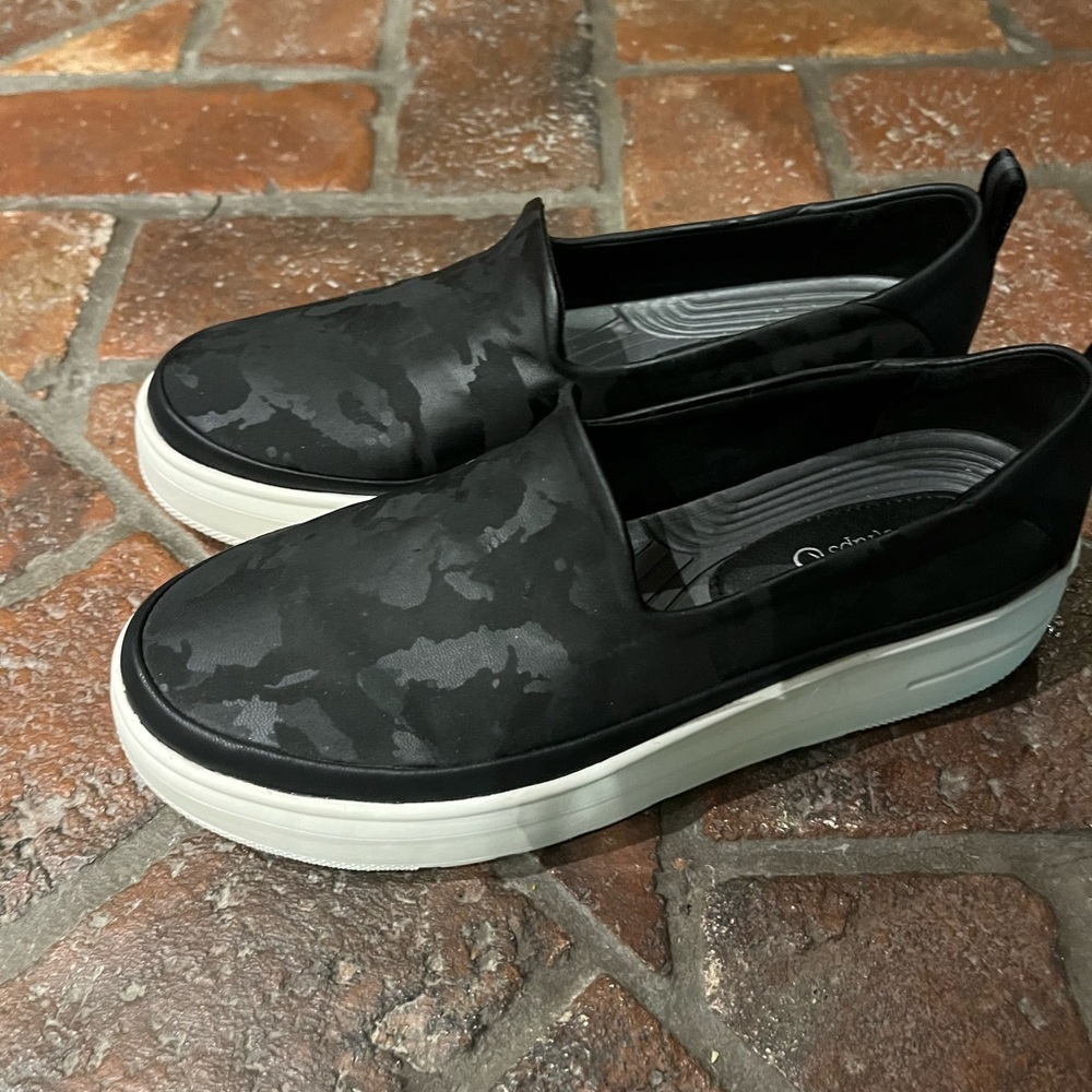 Bare trap comfy sneaker. Perfect everyday shoe